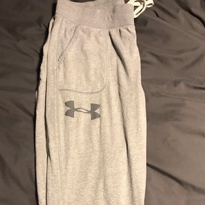 Women’s under armour large Capris